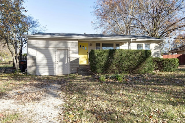 view of front of house with a front yard