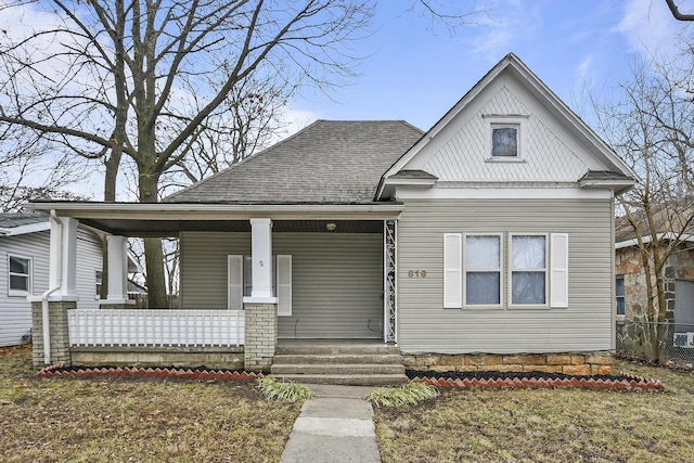 view of front of home featuring a porch and a front yard