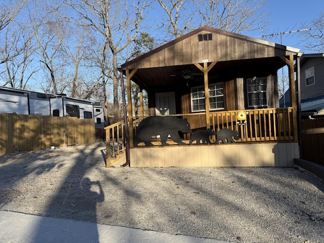 view of front facade featuring a porch and ceiling fan