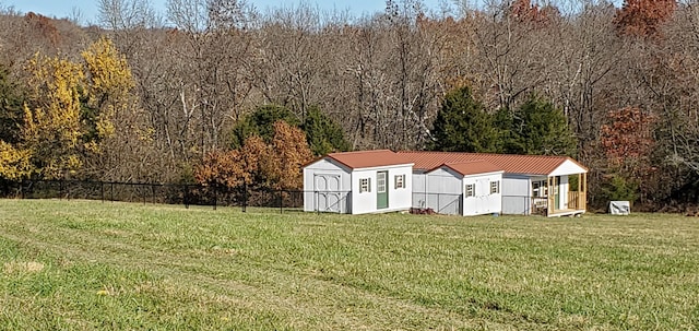 view of yard with a storage unit