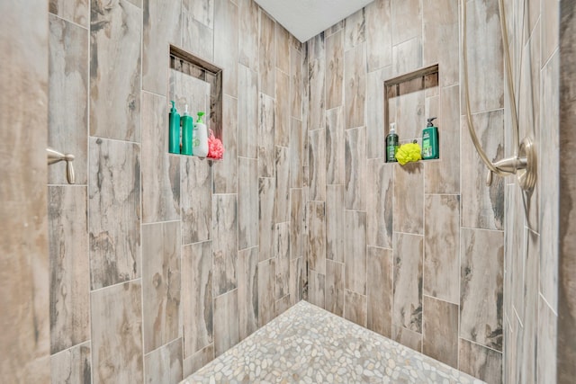 bathroom featuring a tile shower