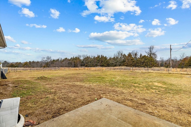 view of yard featuring a rural view