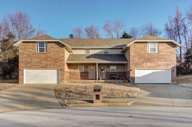 view of front property featuring a garage