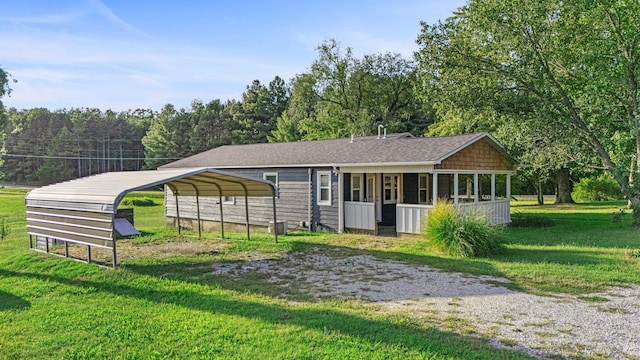 view of front facade featuring a carport and a front yard