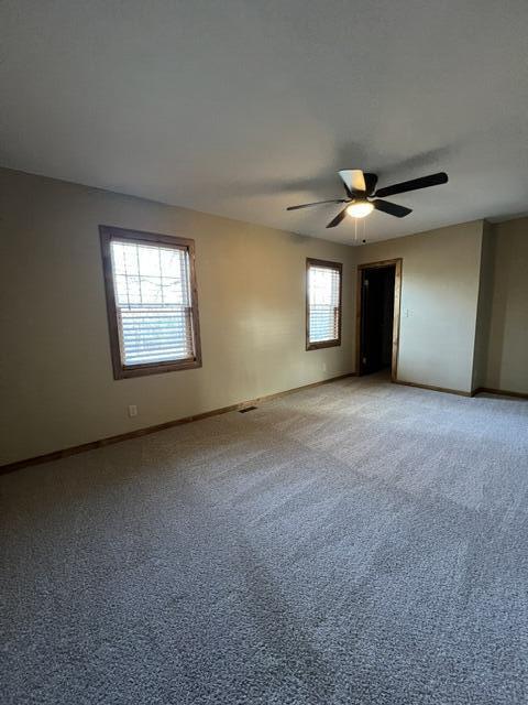 empty room featuring carpet and ceiling fan