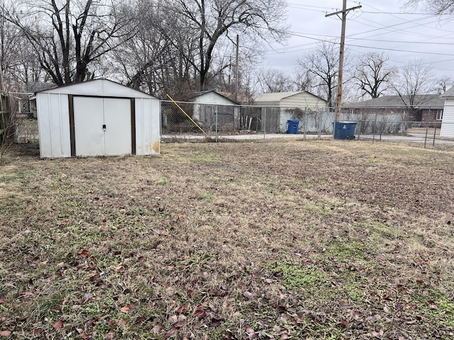 view of yard featuring a storage shed