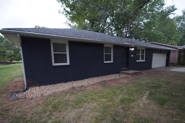 single story home featuring a garage and a front yard