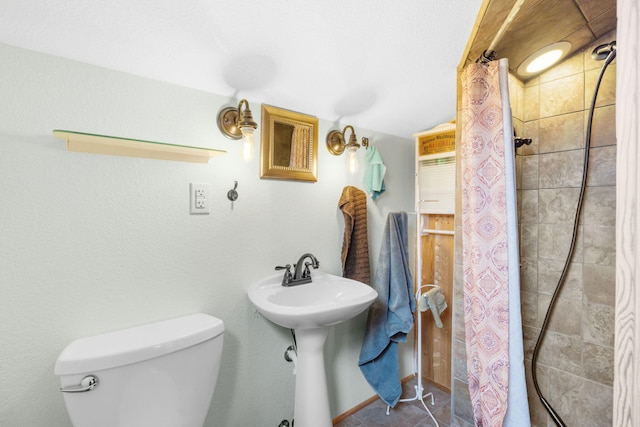 bathroom featuring tile patterned flooring, a shower with shower curtain, and toilet