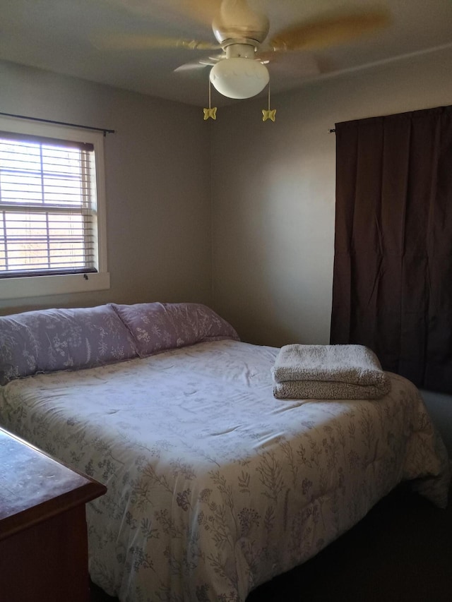 bedroom featuring ceiling fan