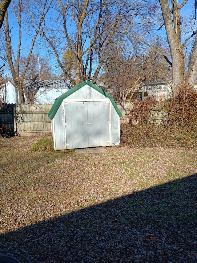 view of outbuilding featuring a yard