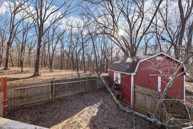 view of yard with a storage shed