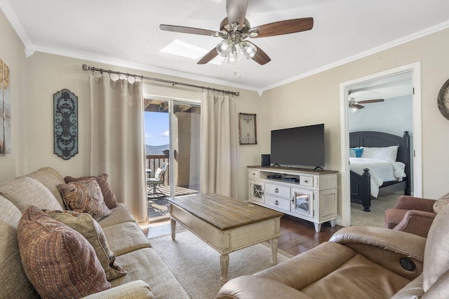 living room with crown molding, ceiling fan, and hardwood / wood-style flooring