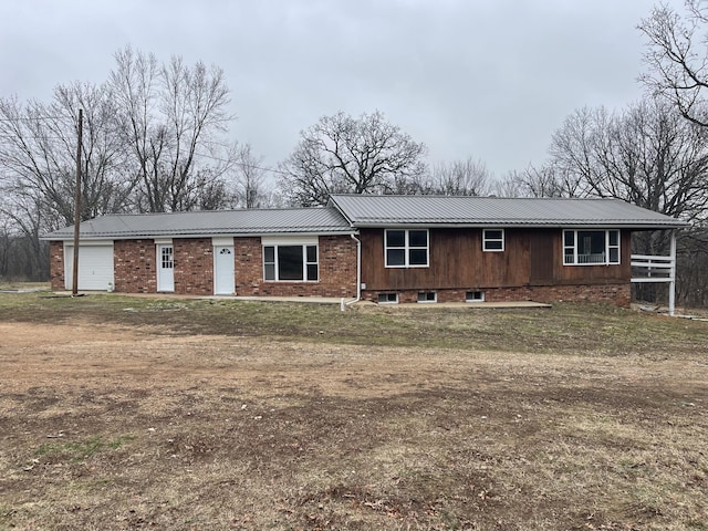 view of front of home featuring a garage