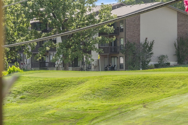 exterior space featuring a lawn