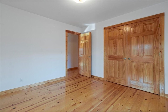 unfurnished bedroom featuring light hardwood / wood-style floors and a closet