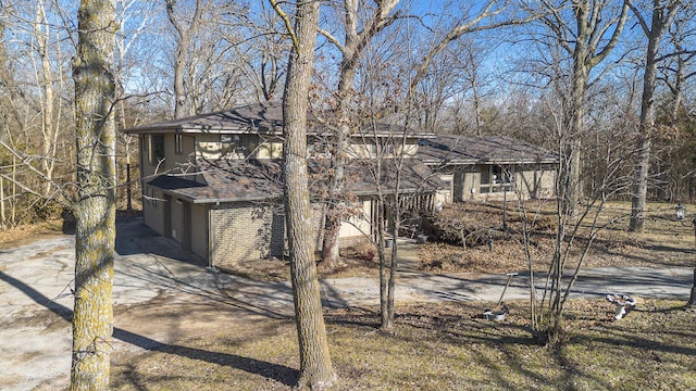 view of front facade with a garage