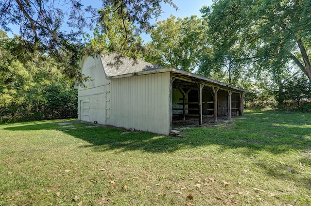 view of outbuilding featuring a lawn