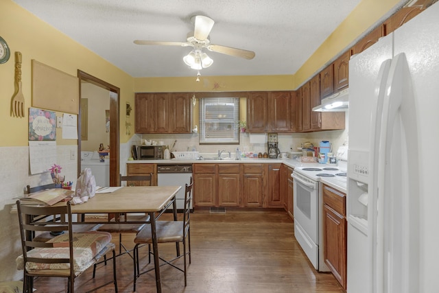 kitchen featuring white appliances, dark wood-type flooring, ceiling fan, a textured ceiling, and separate washer and dryer