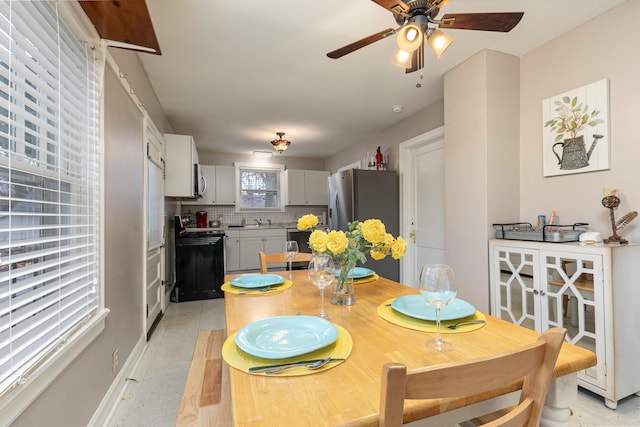 dining space with ceiling fan