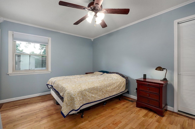 bedroom featuring crown molding, a closet, ceiling fan, and light hardwood / wood-style flooring