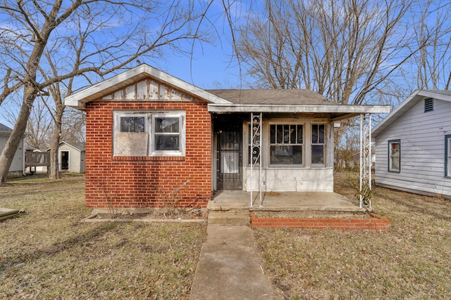 bungalow-style house featuring a front yard