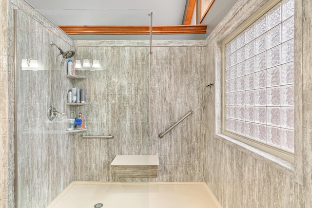 bathroom featuring a tile shower