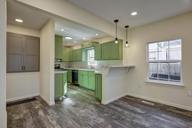 kitchen with dark hardwood / wood-style flooring, sink, kitchen peninsula, and green cabinetry