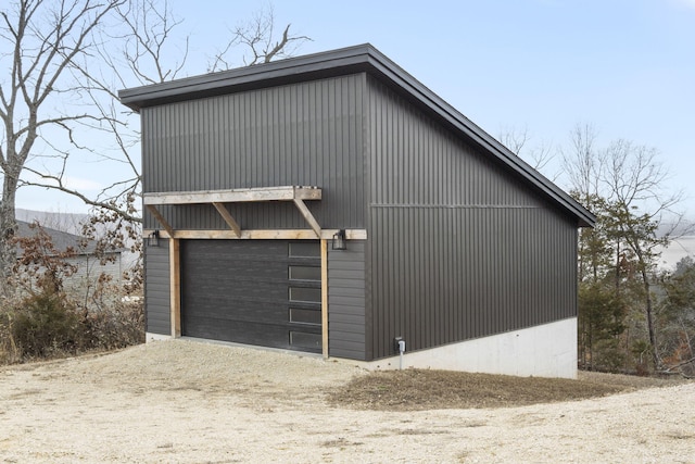 view of side of property with an outbuilding