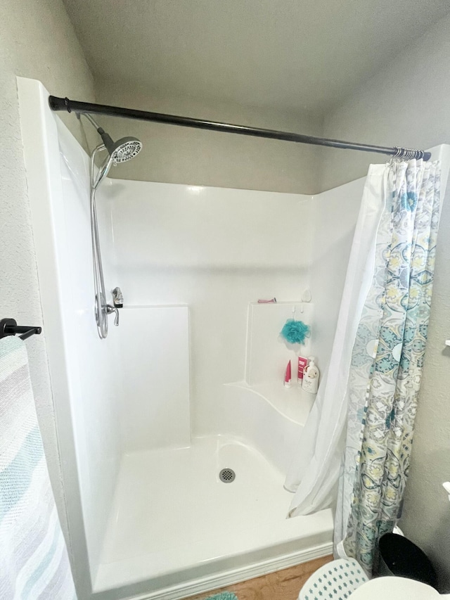 bathroom featuring hardwood / wood-style floors and a shower with shower curtain