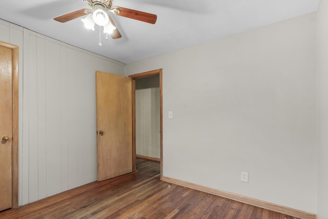 empty room featuring dark wood-type flooring and ceiling fan