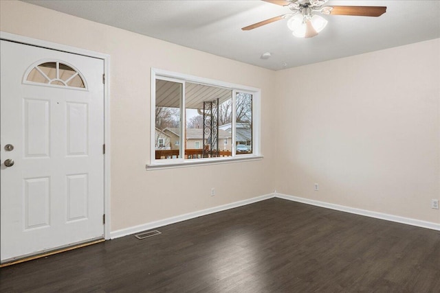 foyer entrance with dark wood-type flooring and ceiling fan