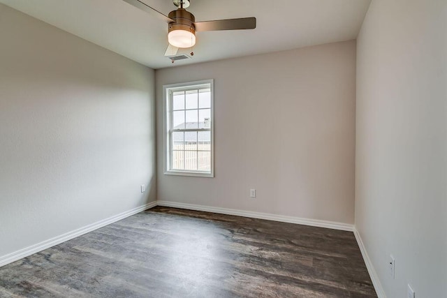 unfurnished room with dark wood-type flooring and ceiling fan