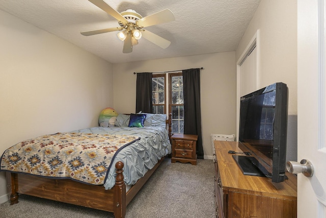 bedroom featuring ceiling fan, light carpet, and a textured ceiling