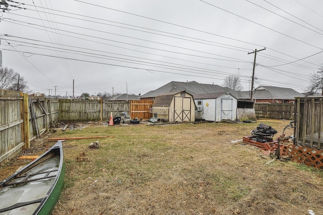 view of yard featuring a storage unit