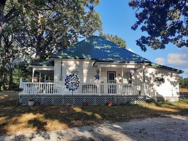 view of front of house featuring covered porch