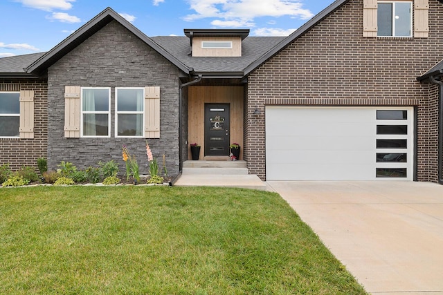 view of front of house with a front lawn