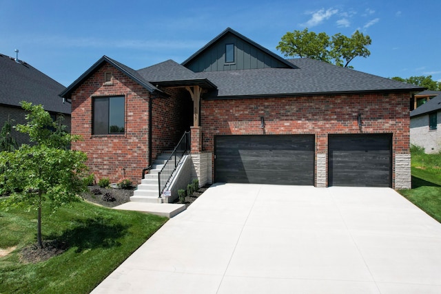 view of front facade featuring a garage and a front yard