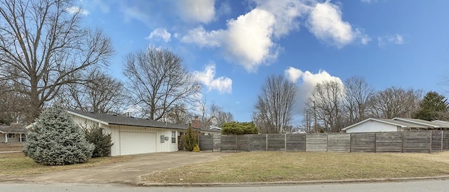 view of yard with a garage