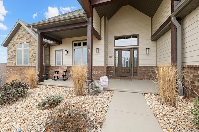 property entrance featuring a porch