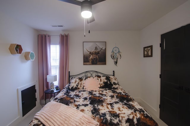 bedroom with ceiling fan