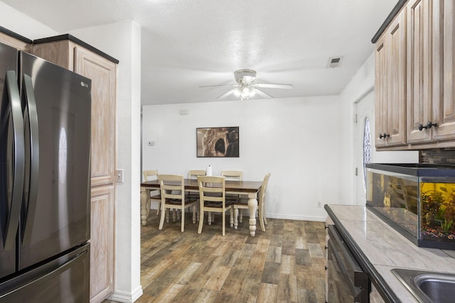 kitchen featuring sink, dark wood-type flooring, ceiling fan, dishwasher, and fridge