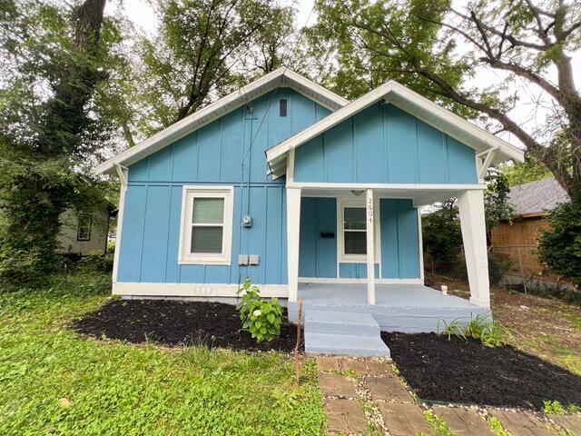 view of front of home with a porch