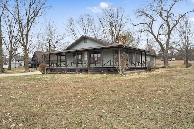 view of front of house featuring a front lawn and a porch