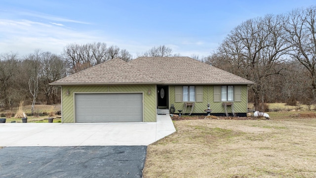 view of front of home featuring a garage and a front lawn