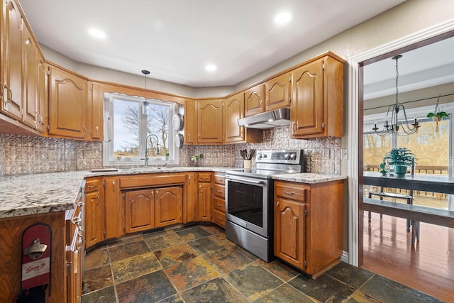 kitchen with sink, hanging light fixtures, tasteful backsplash, a notable chandelier, and stainless steel electric range oven