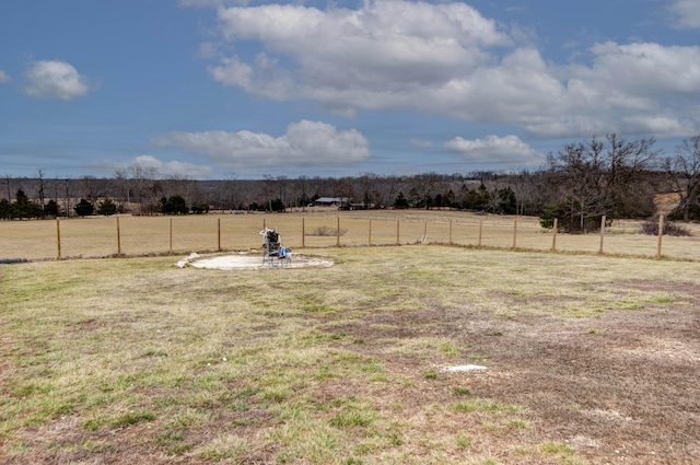 view of yard featuring a rural view