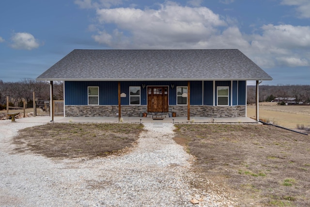 view of front of property featuring covered porch