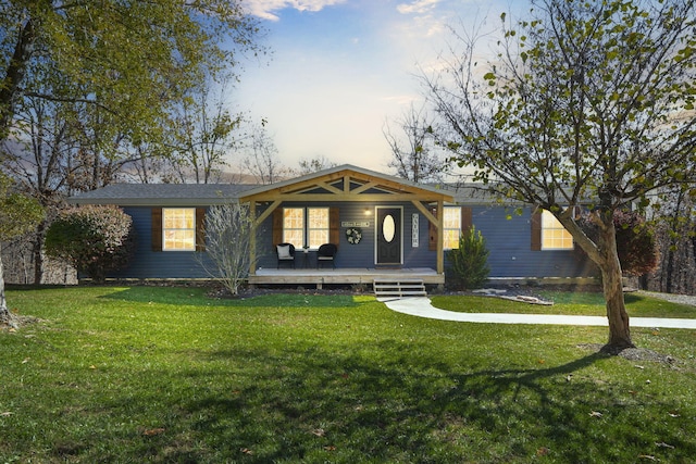 view of front of property with a lawn