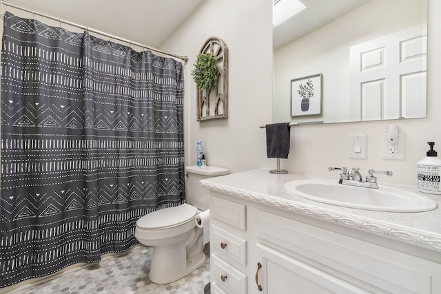 bathroom featuring vanity, curtained shower, and toilet