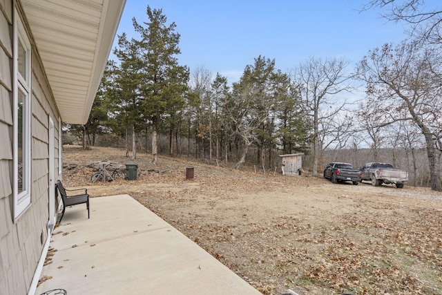 view of yard featuring a patio area